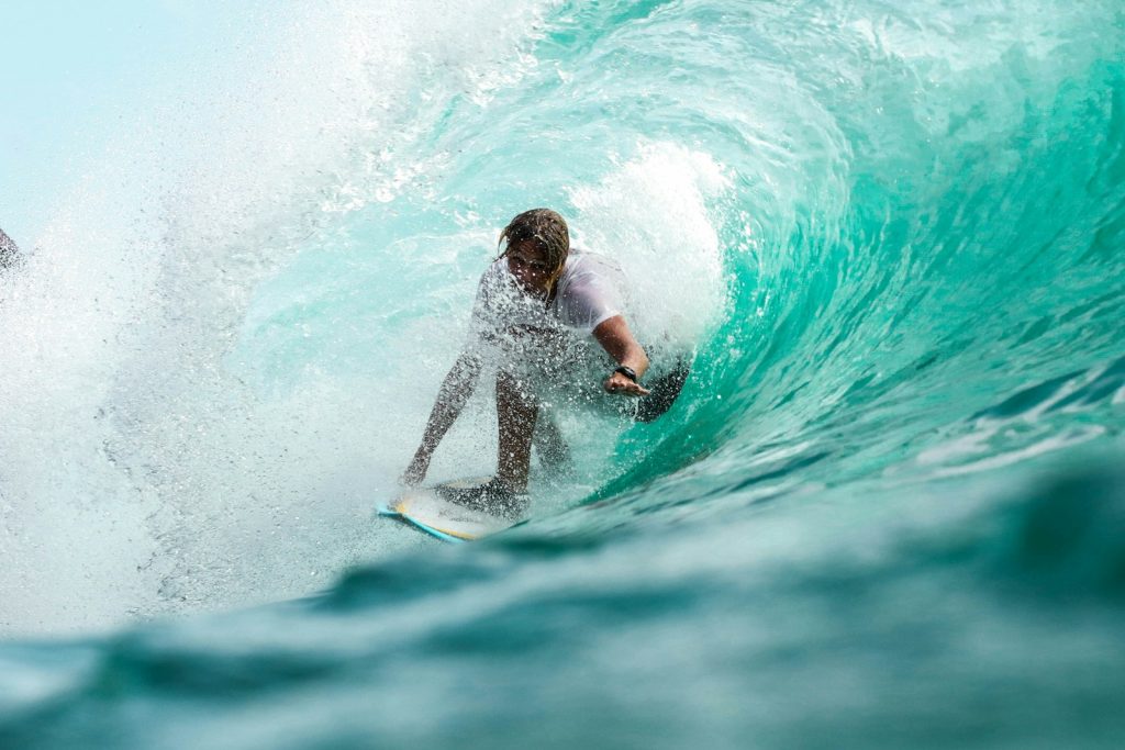 10 destinations de voyage de noces pour un couple de surfeurs