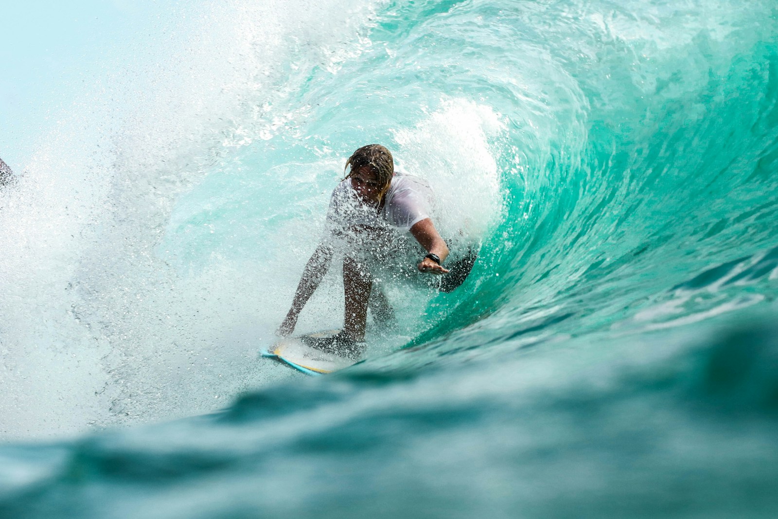 10 destinations de voyage de noces pour un couple de surfeurs
