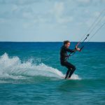 Les meilleurs spots de kitesurf et surf combinés pour un trip 100% glisse