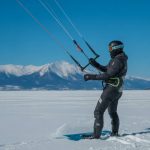 Les meilleurs spots pour pratiquer le kitesurf sur neige (snowkite) cet hiver